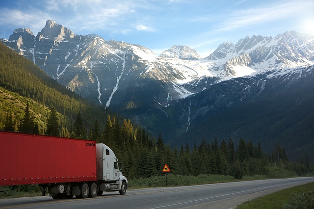 camion-transport-routier-lourd-marchandises